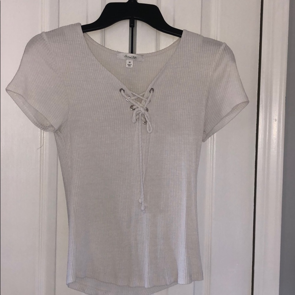 White blouse - Picture 2 of 3